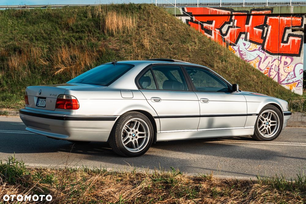 BMW Seria 7 740i - 16