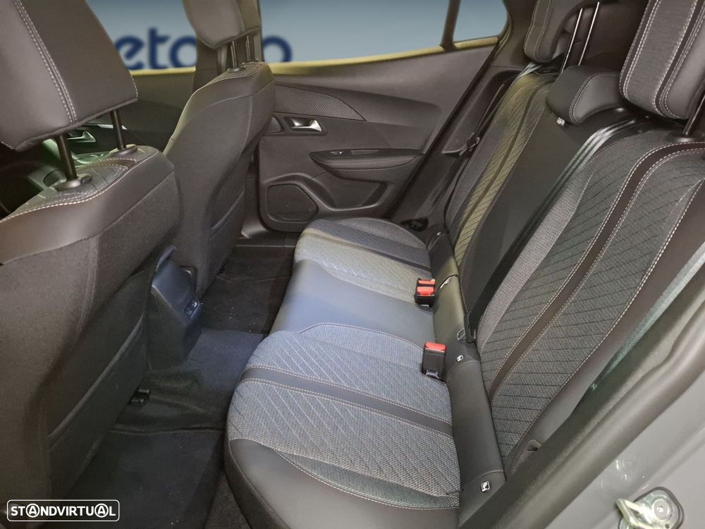 Peugeot e-2008 54 kWh Allure — fotografia 13
