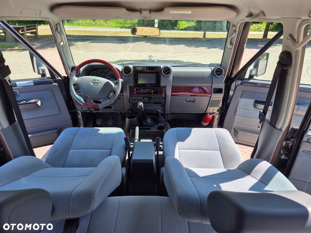 Toyota Land Cruiser - 9