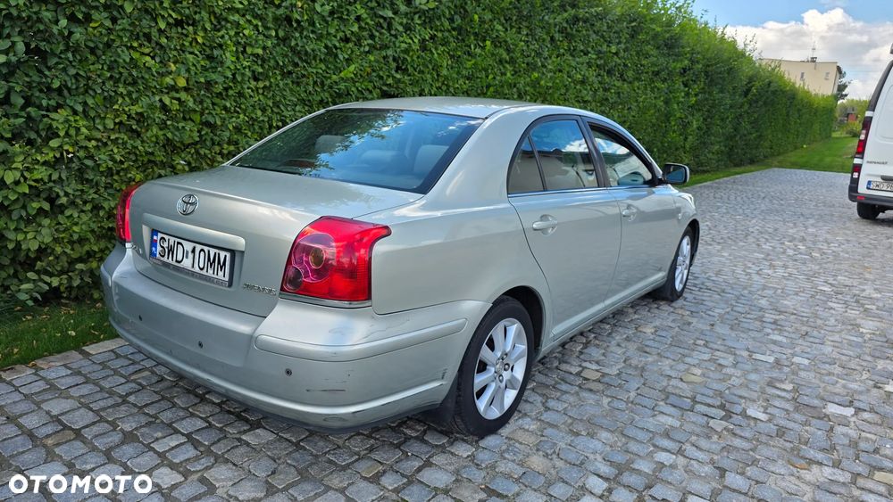 Toyota Avensis 1.8 VVT-i Sol - 2