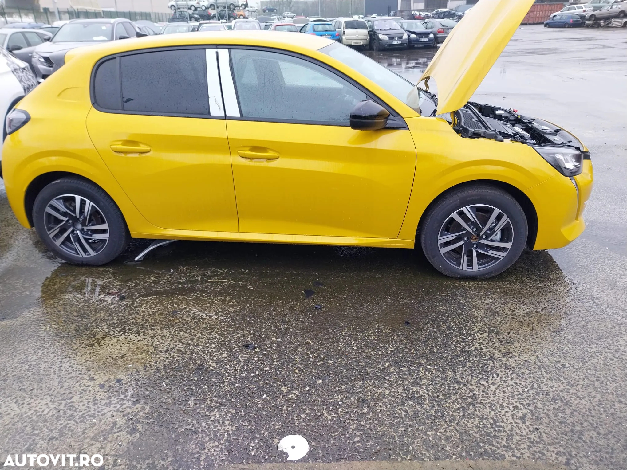 Dezmembram Peugeot 208 din 2023 , 1.2 THP Benzina , cod motor: HN05 , Galben - 3