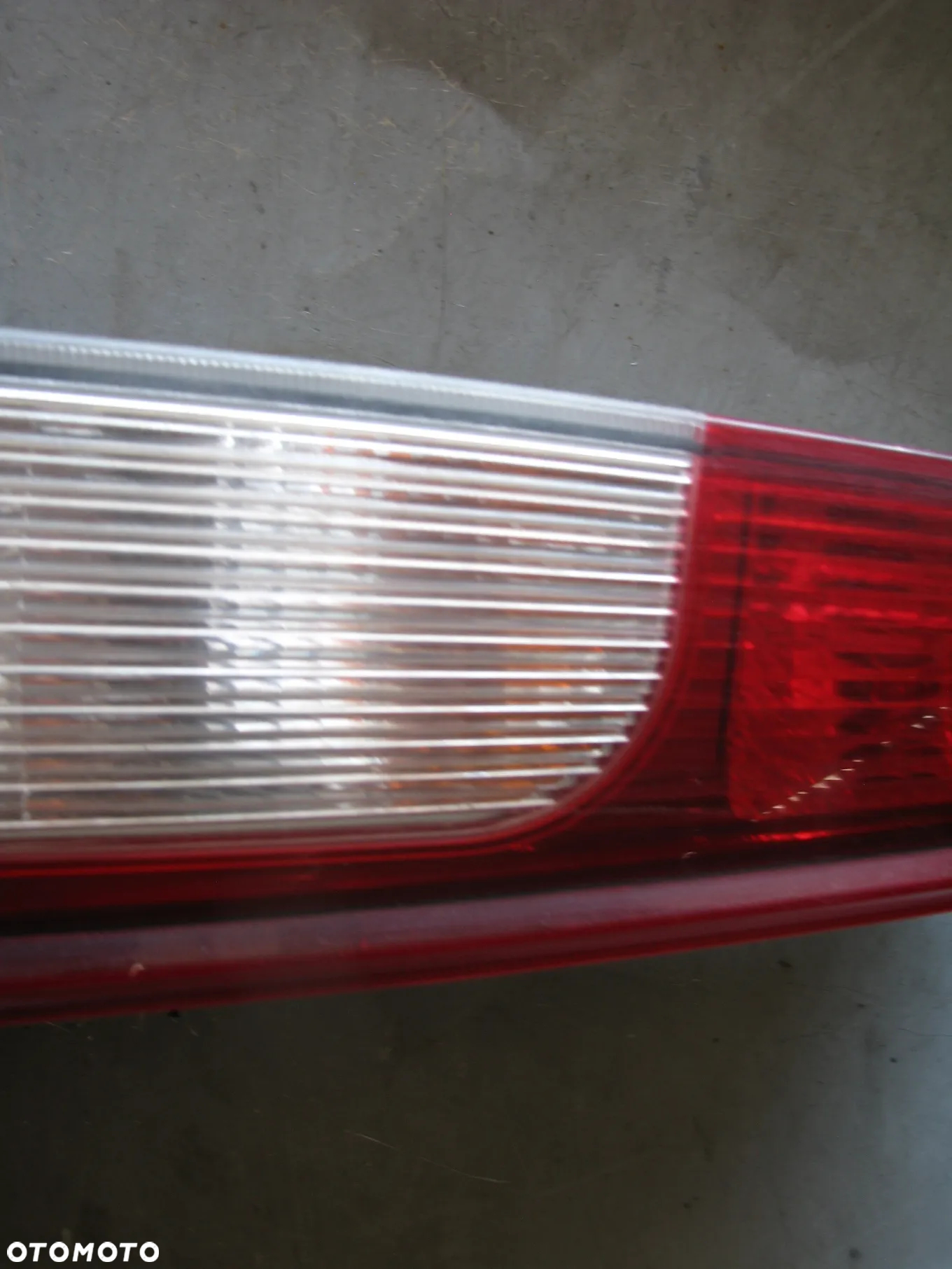 LAMPA PRAWY TYŁ FORD C-MAX - 3