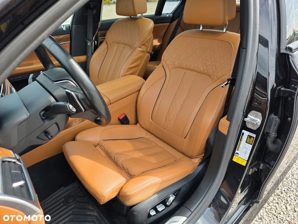 BMW Seria 7 750Li Edition Exclusive - 12