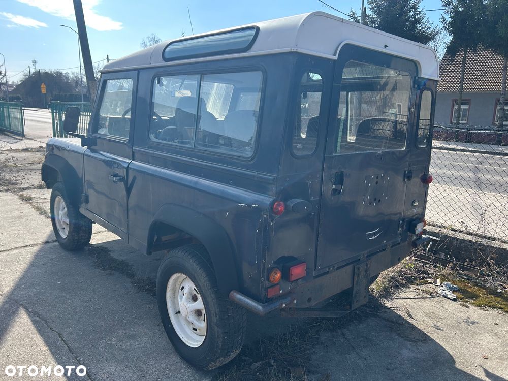 Land Rover Defender - 2