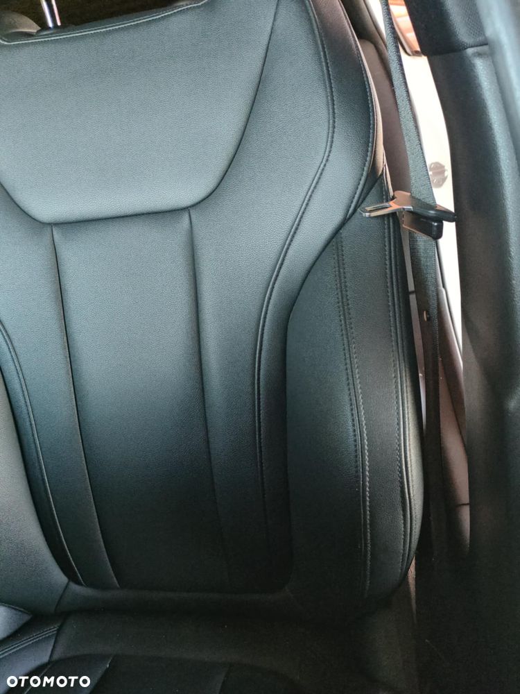 BMW Seria 3 330i M Sport - 14