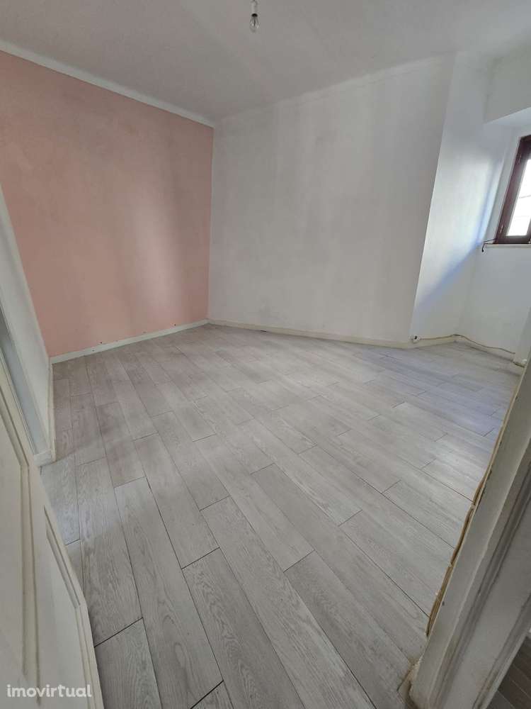 Moradia T3 Geminada 2 Andares Torres Novas - Grande imagem: 4/12