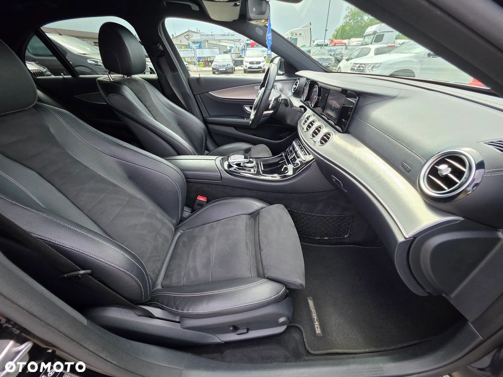 Mercedes-Benz Klasa E 200 4Matic 9G-TRONIC AMG Line - 29