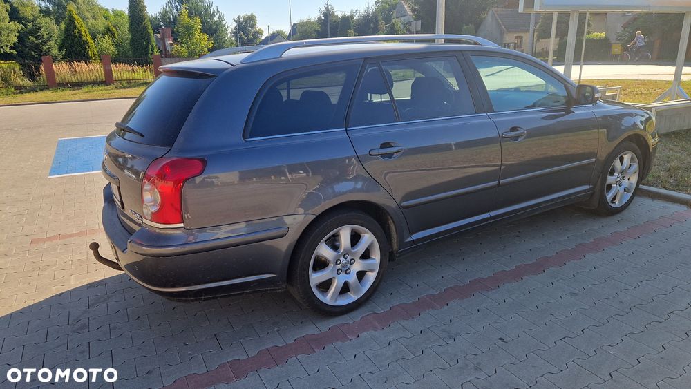 Toyota Avensis - 8