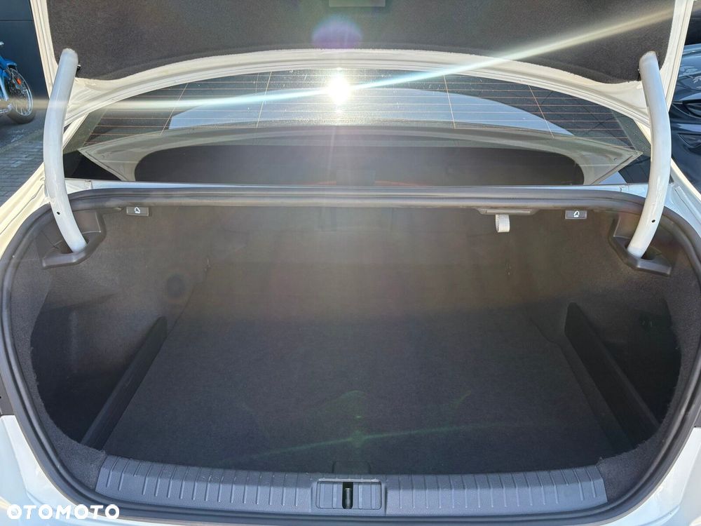Volkswagen Passat - 19