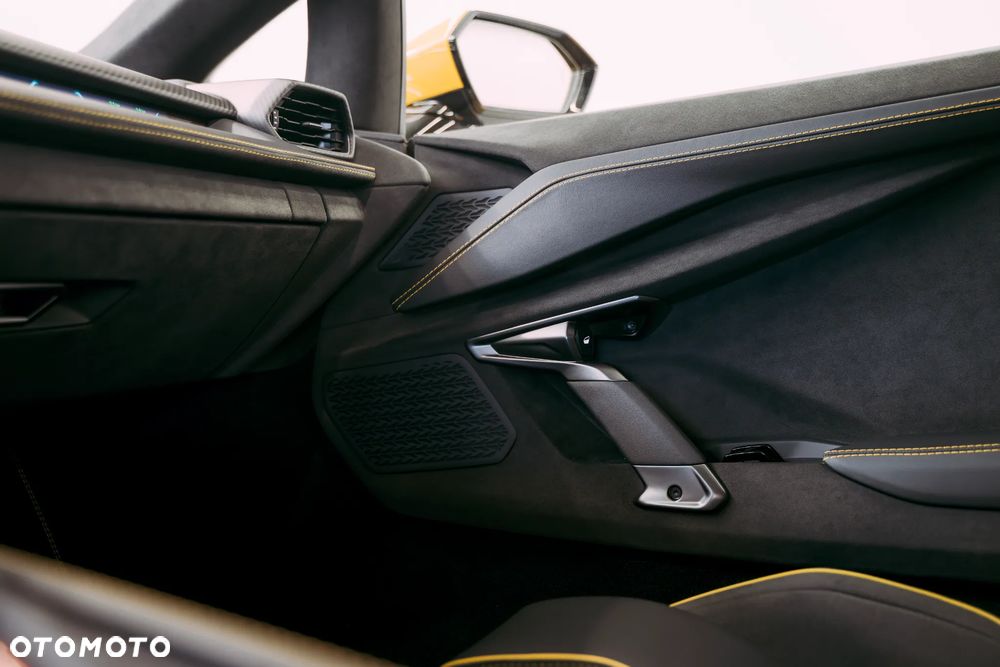 Lamborghini Revuelto - 22