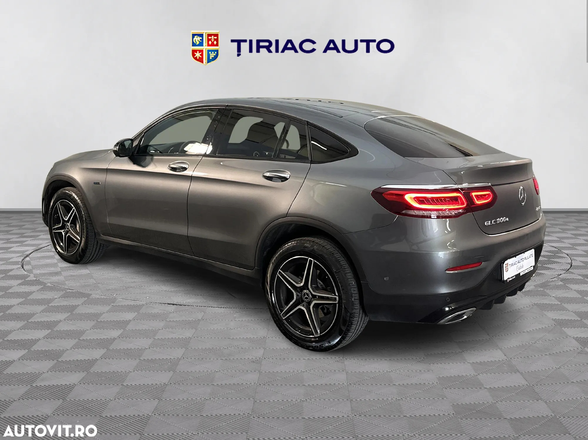 Mercedes-Benz GLC Coupe ver-300-e-4matic-9g--tronic-amg-line - 3