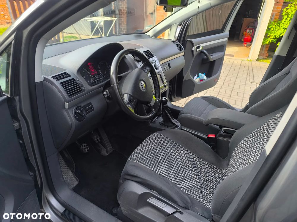 Volkswagen Touran 2.0 TDI DPF Trendline - 12