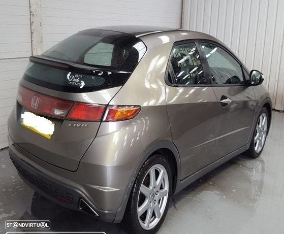 Honda Civic Viii hatchback FK1 2.2 CDTI de 2007 disponível para peças - 2