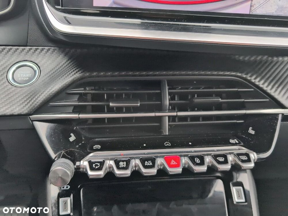 Peugeot 208 - 17