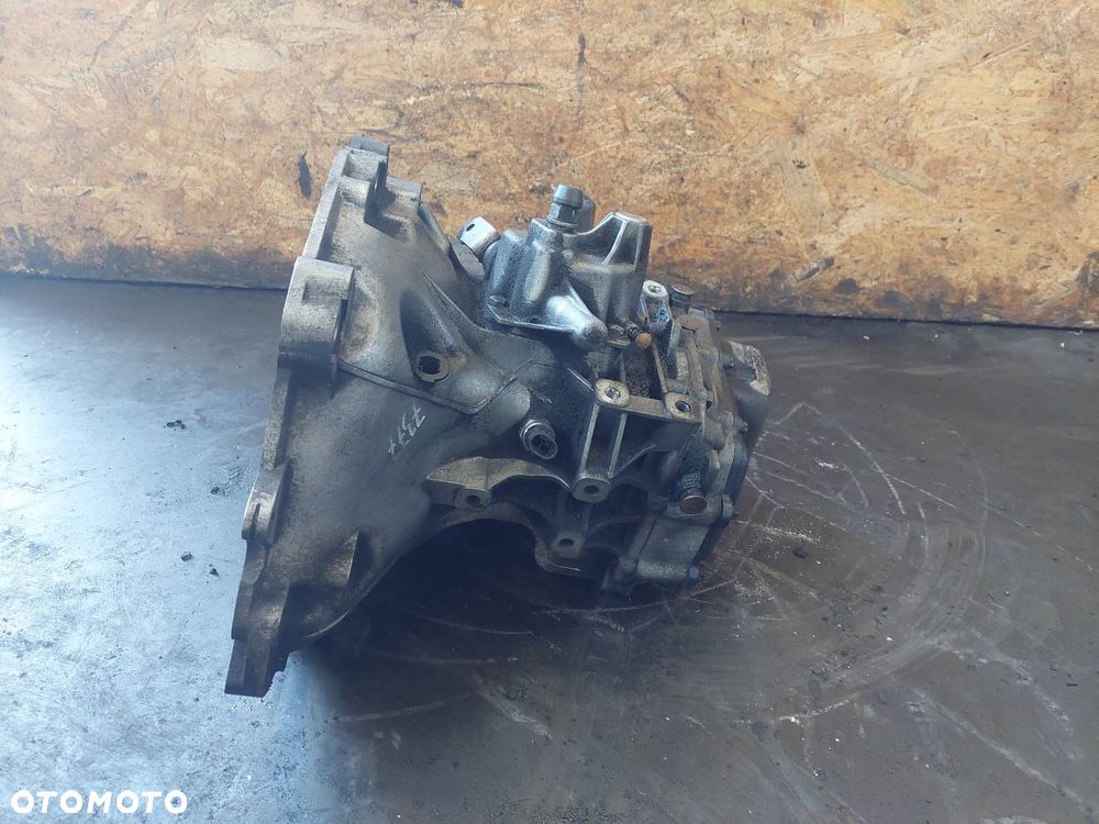 SKRZYNIA BIEGÓW OPEL CORSA D 1.3 CDTI MANUAL 5 BIEGÓW F17W355 - 2
