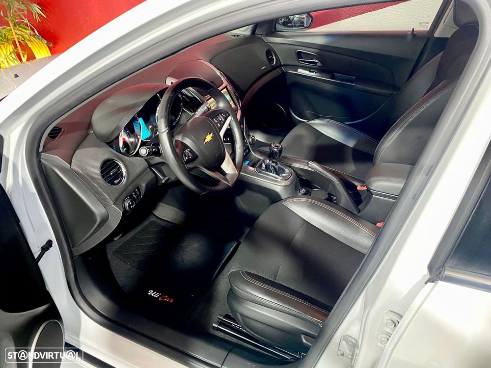 Chevrolet Cruze SW 1.7 VCDi LTZ - 28