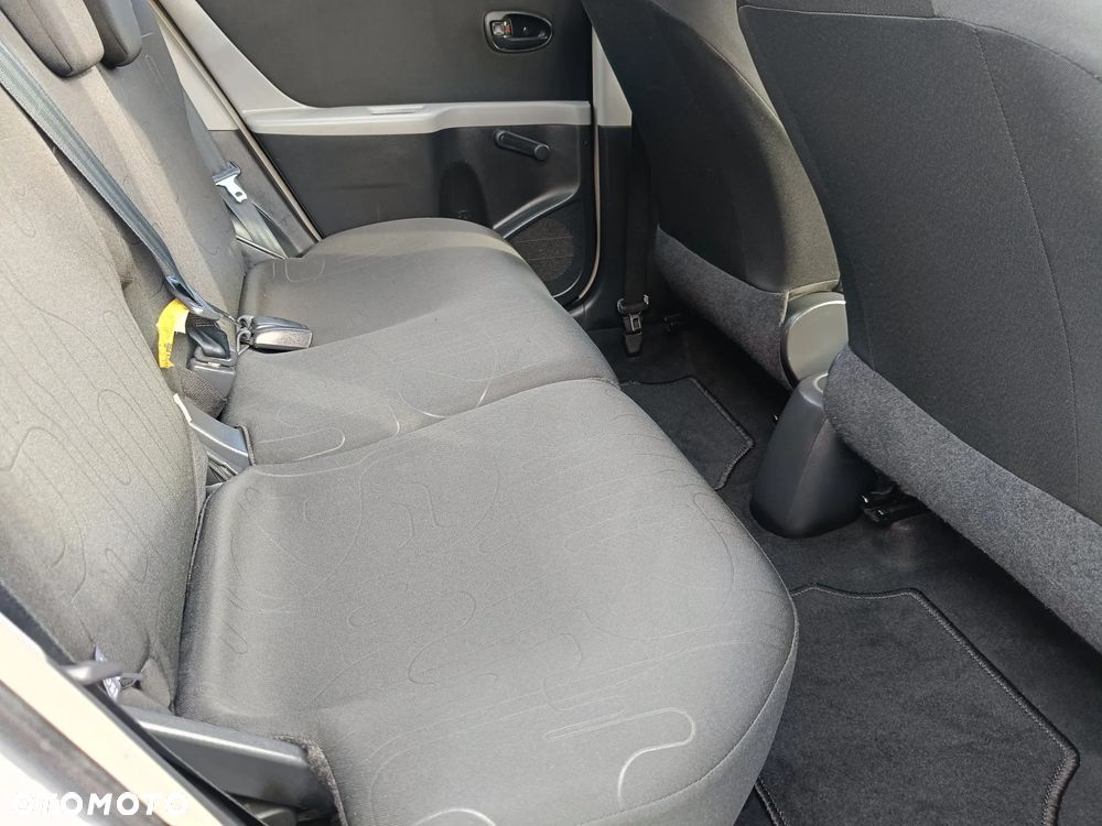 Toyota Yaris - 10