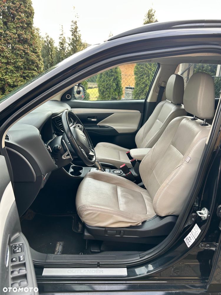 Mitsubishi Outlander Instyle NAVI + - 10