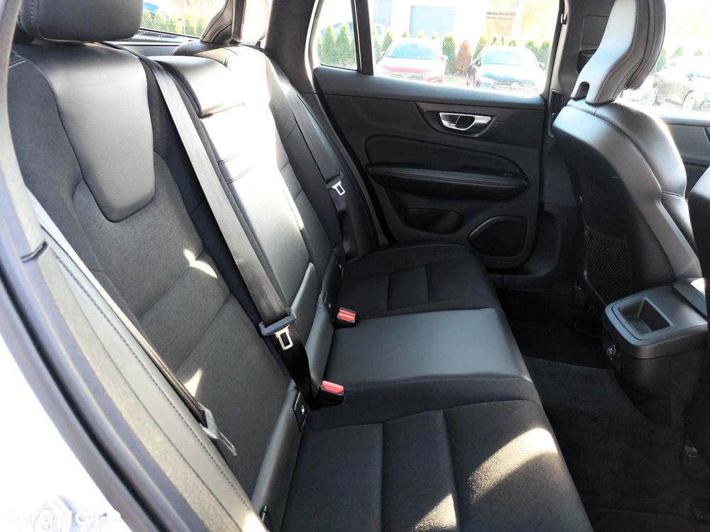 Volvo V60 D4 Geartronic Momentum Pro - 21