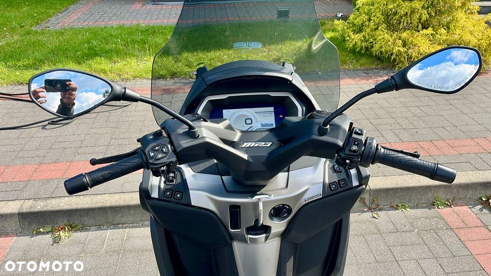 Piaggio MP-3 - 5