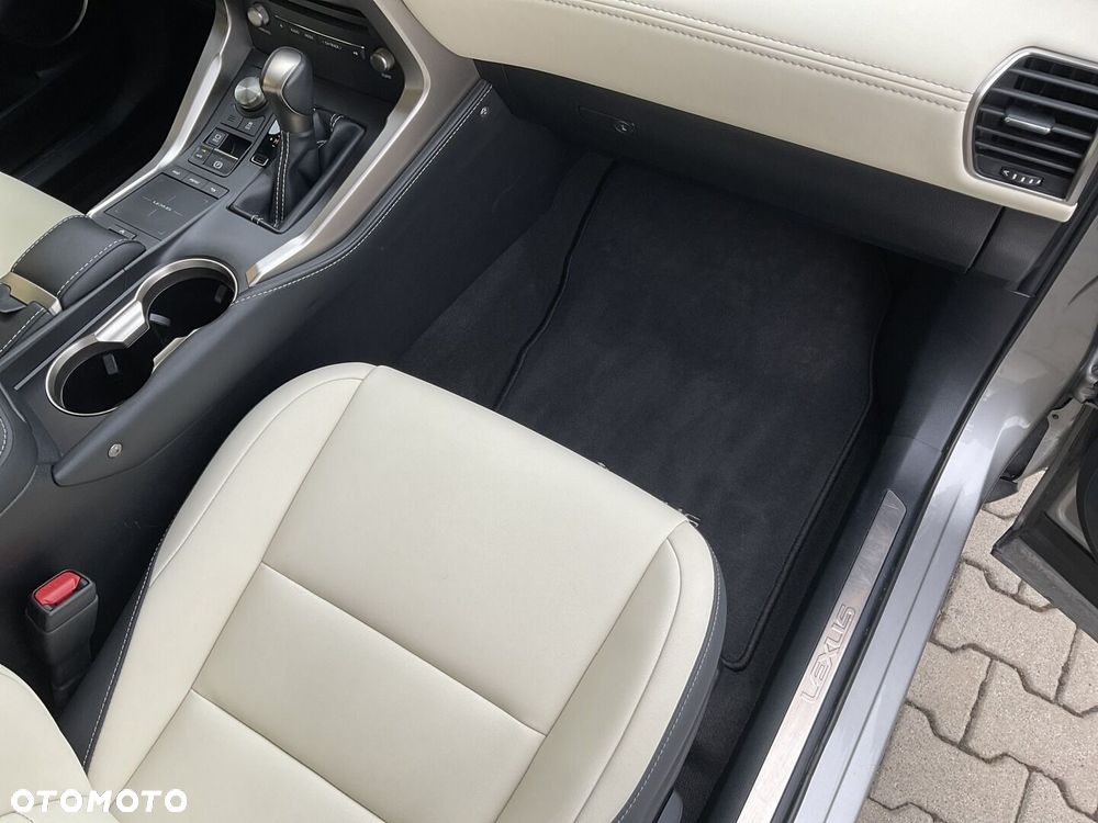 Lexus NX 300 F Impression AWD - 10