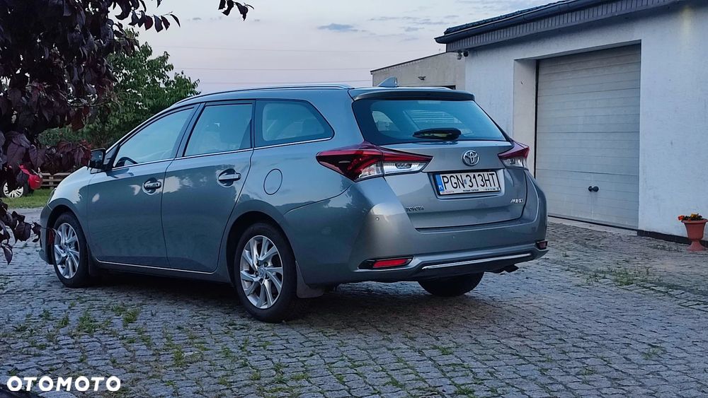Toyota Auris 1.6 D-4D Premium - 8