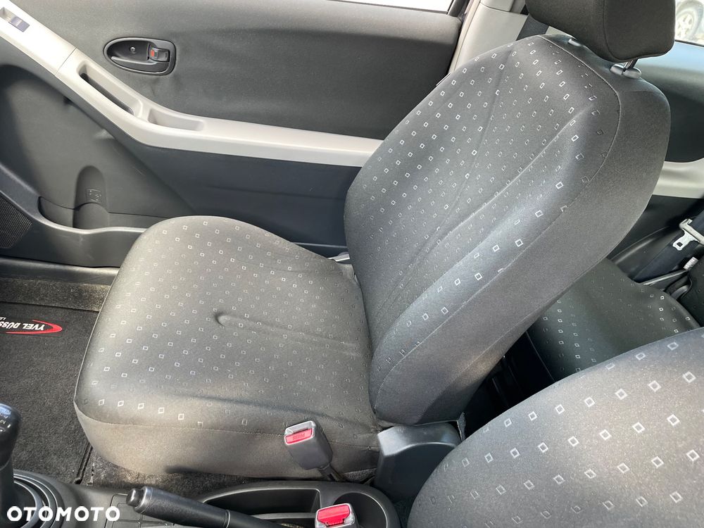 Toyota Yaris - 11