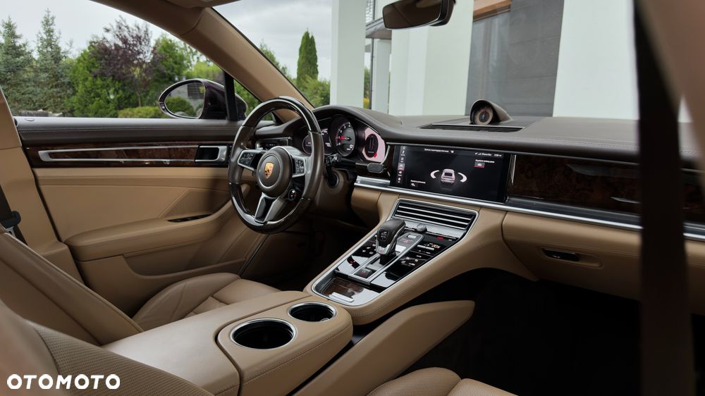Porsche Panamera 4S - 32