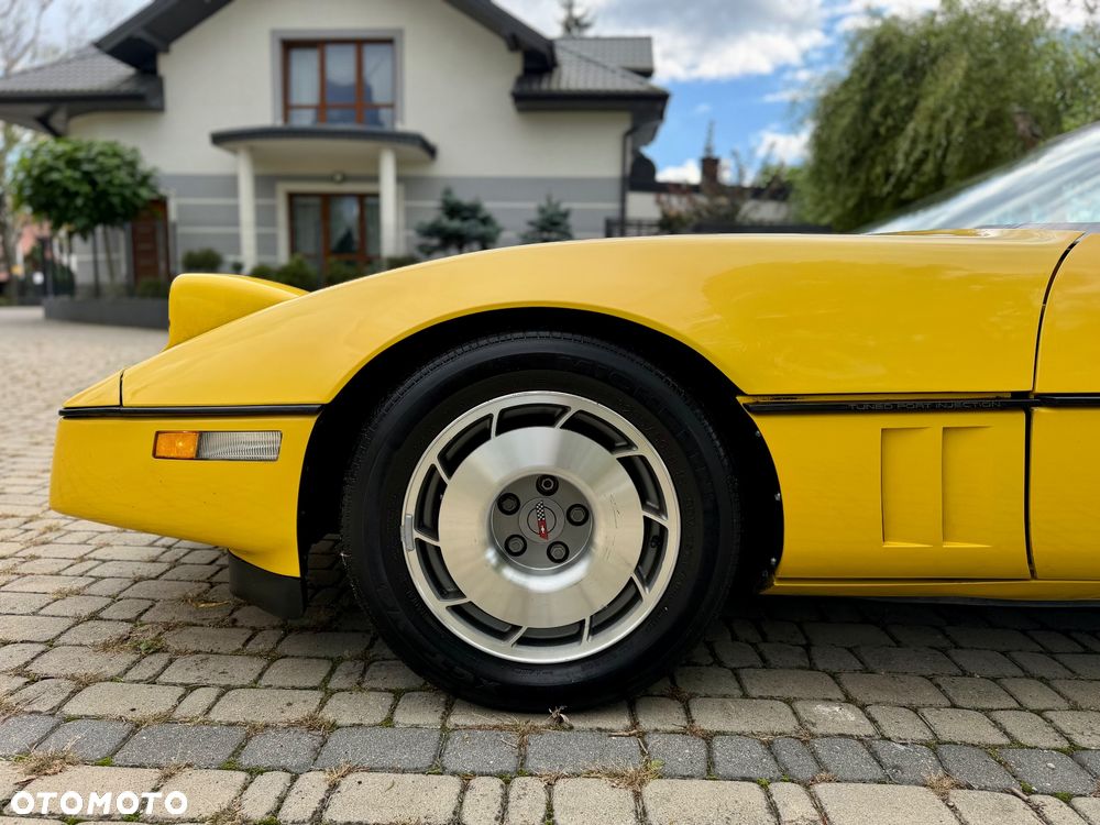 Chevrolet Corvette - 4