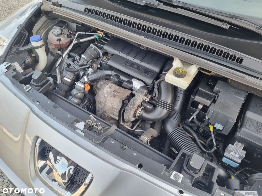 Peugeot 5008 1.6 HDi Premium - 16