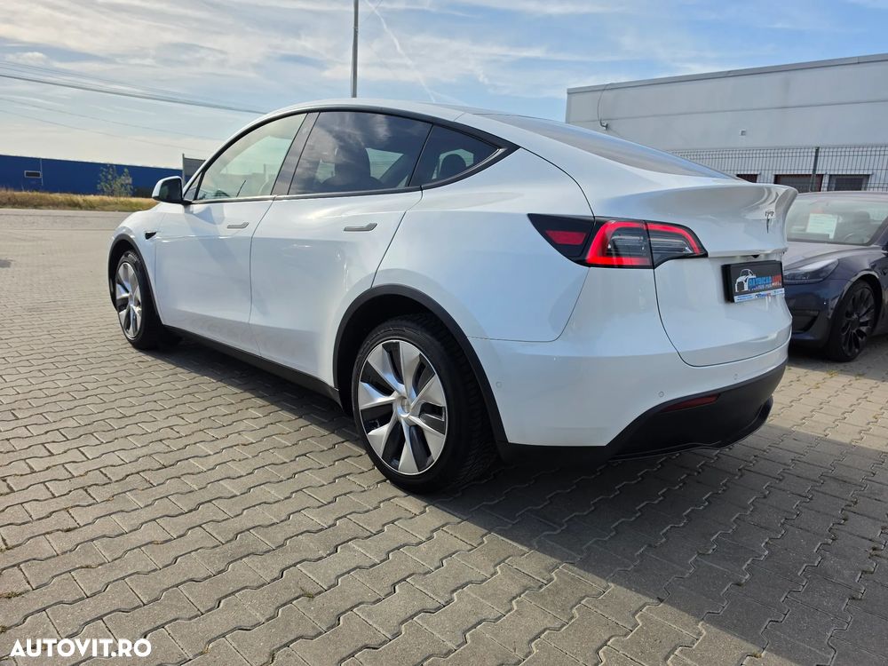 Tesla Model Y - 6