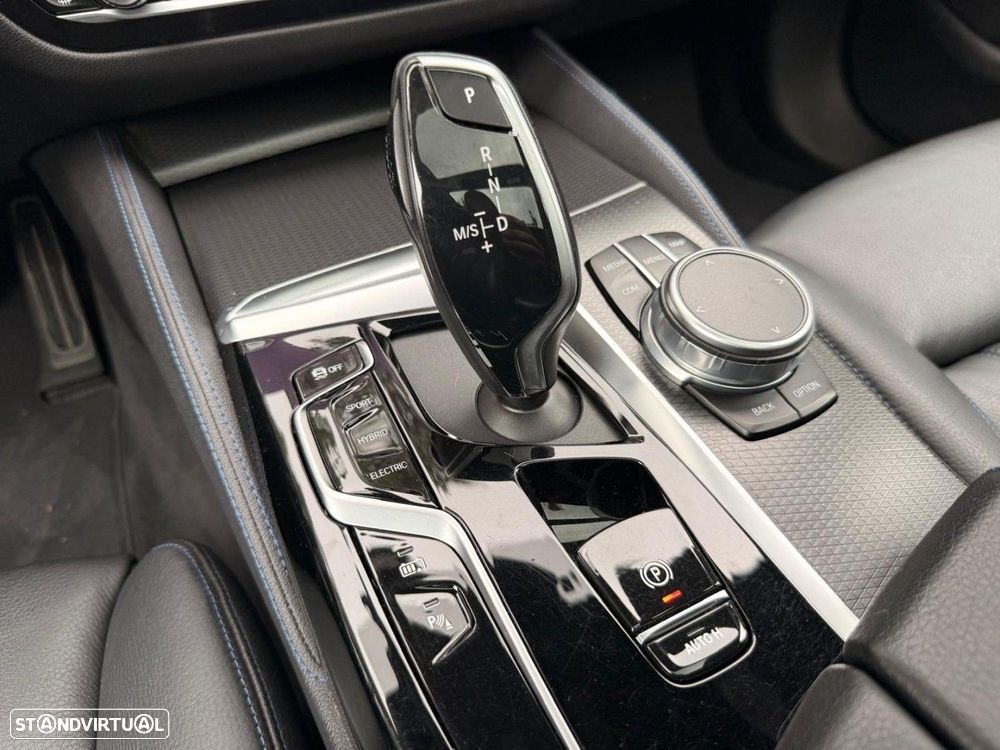 BMW 530 e Pack Desportivo M - 15