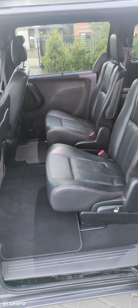 Dodge Grand Caravan - 11