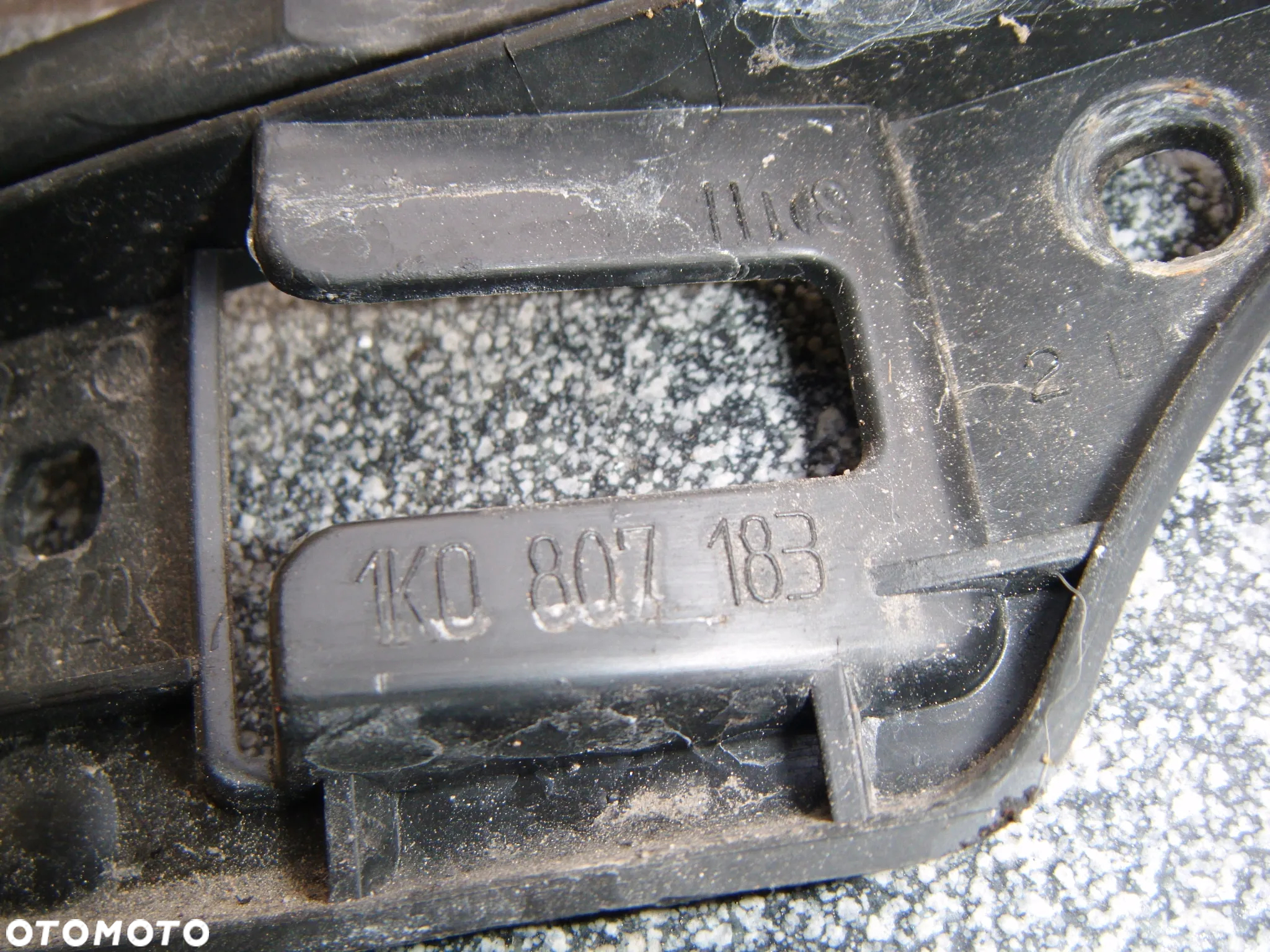 vw golf V ślizg zderzaka lewy przód 1k0807183 - 2