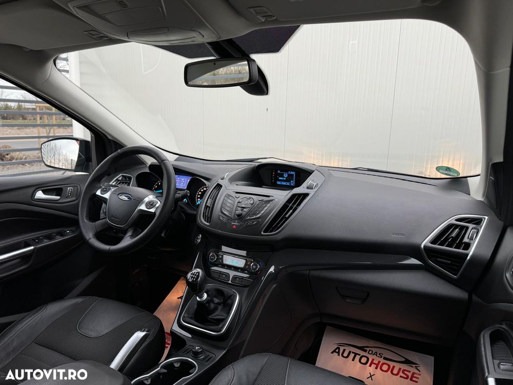 Ford Kuga 1.6 EcoBoost 2x4 Titanium - 4