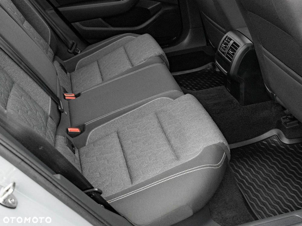 Volkswagen Passat - 31