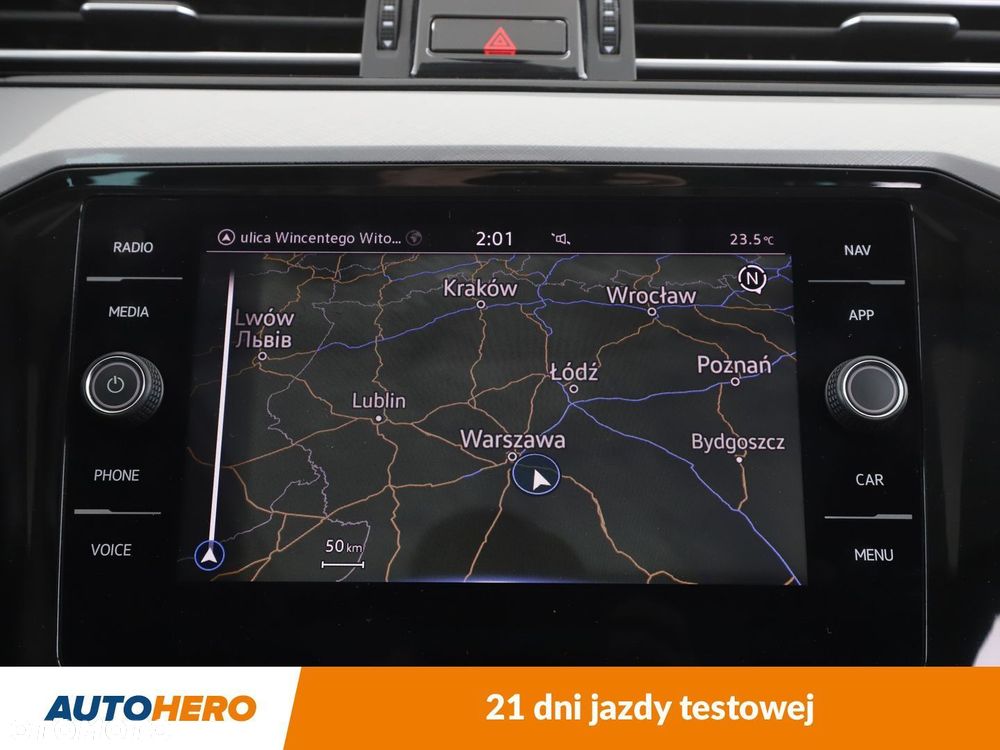 Volkswagen Passat - 23