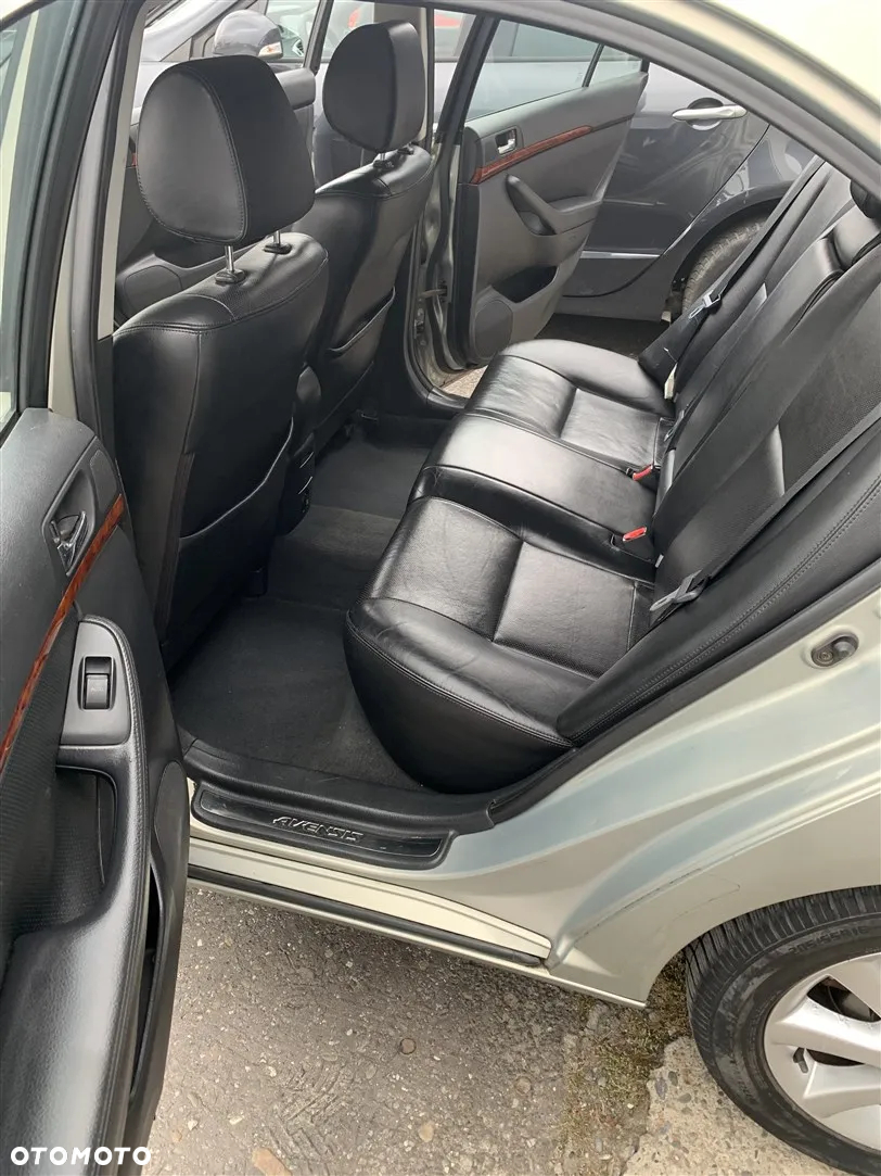Toyota Avensis 2.2 D-4D X Premium - 13