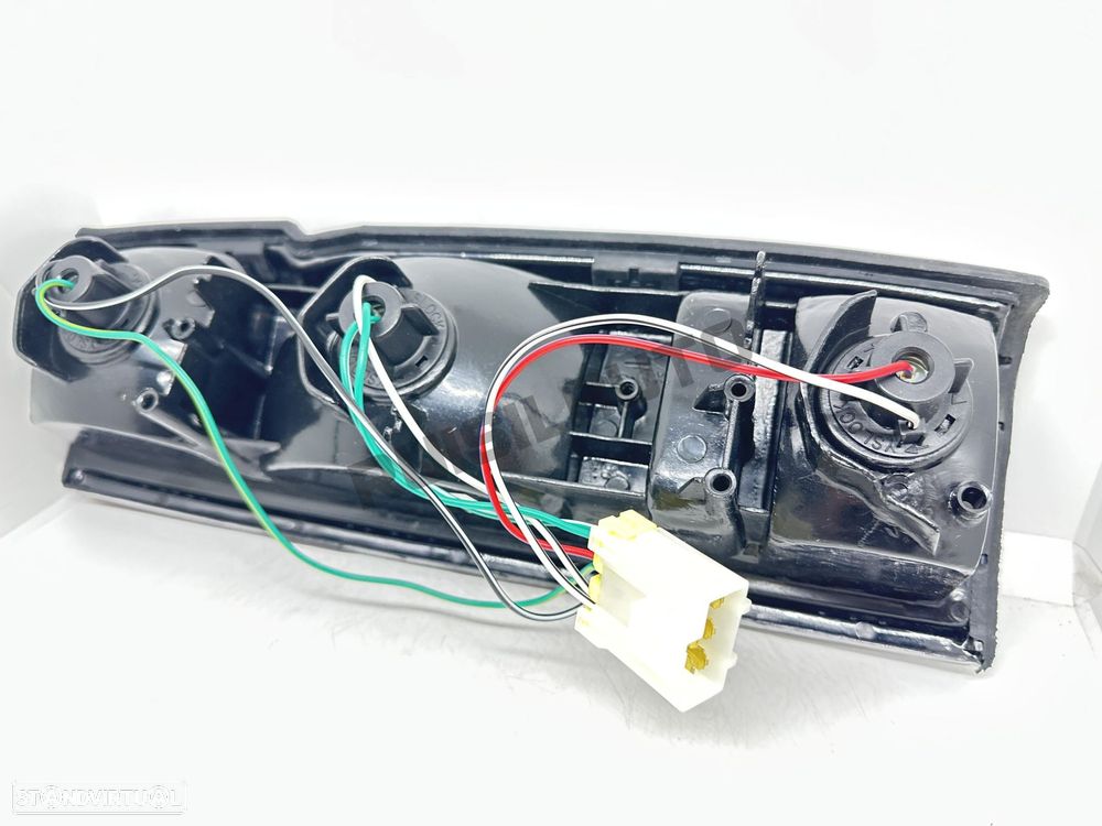 Farolim Trás Painel Esquerdo 108.801_351 Nissan Navara Pickup I - 3