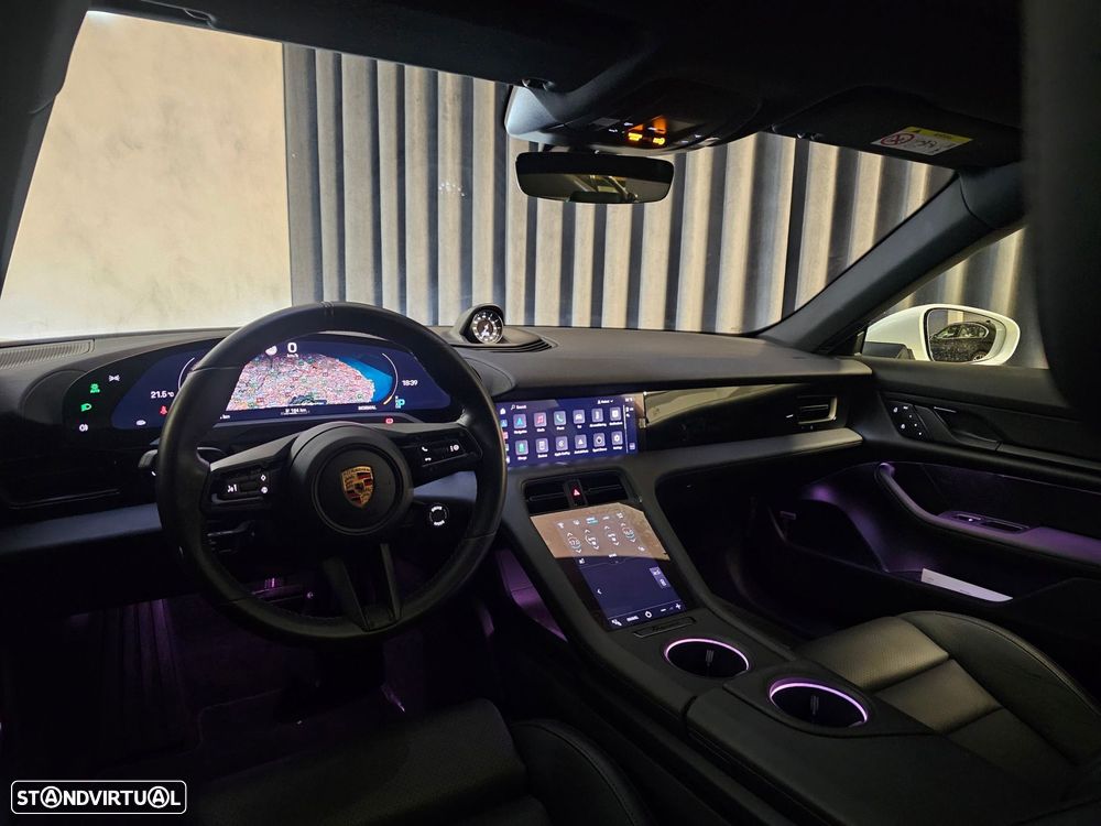 Porsche Taycan Cross Turismo 4 - 10