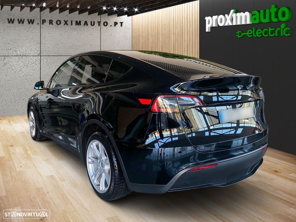 Tesla Model Y Standard RWD - 12