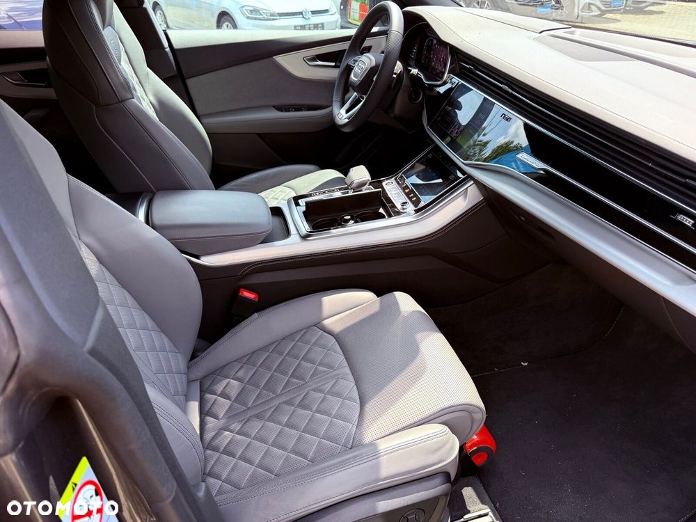 Audi Q8 - 10