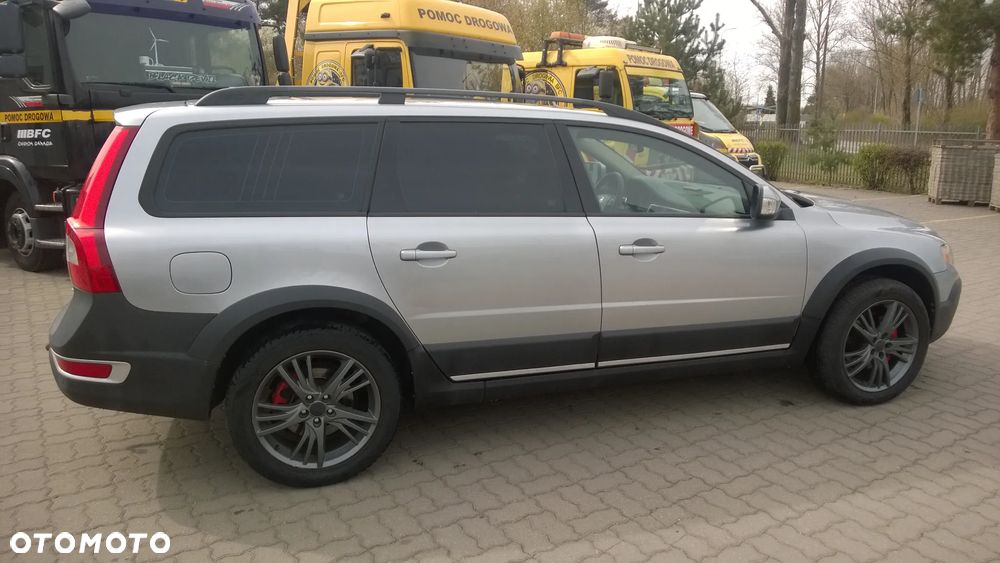 Volvo XC 70 D5 AWD Momentum - 6