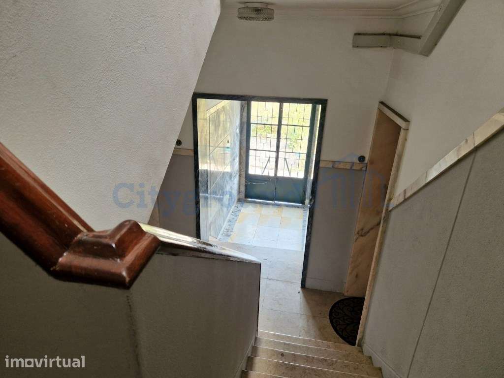 Prédio na Amadora, com 6 frações de habitação para rentabilidade - Grande imagem: 3/16