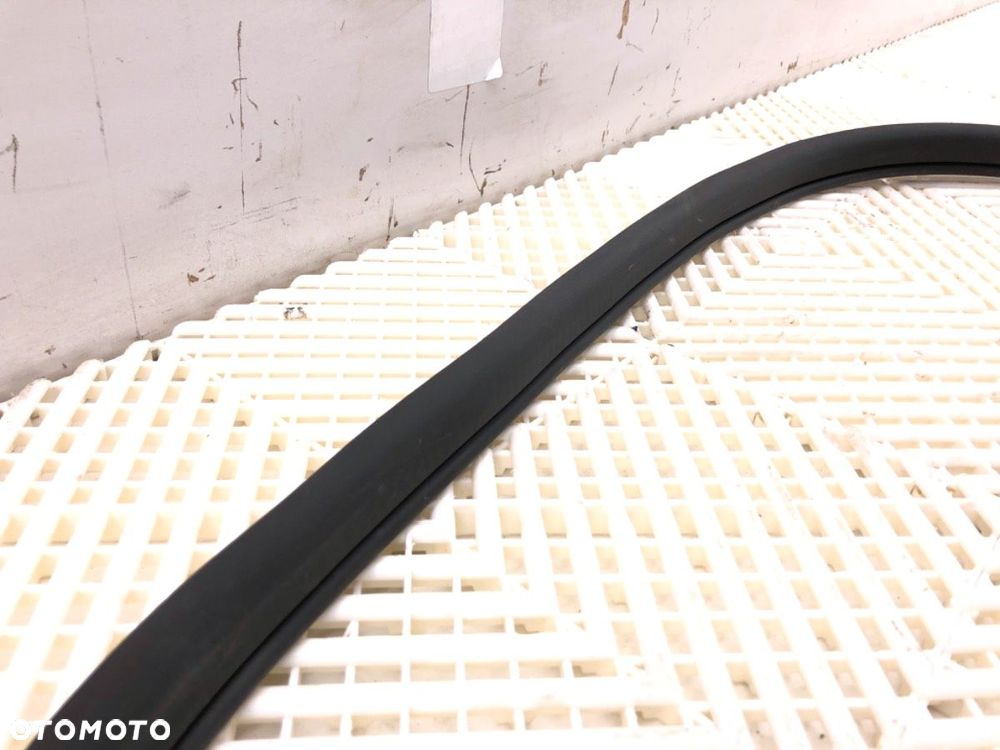 USZCZELKA DRZWI PRZÓD PRAWA  MERCEDES-BENZ KLASA GLK (X204) 2008 - 2015 220 CDI (204.902) 125 kW - 2