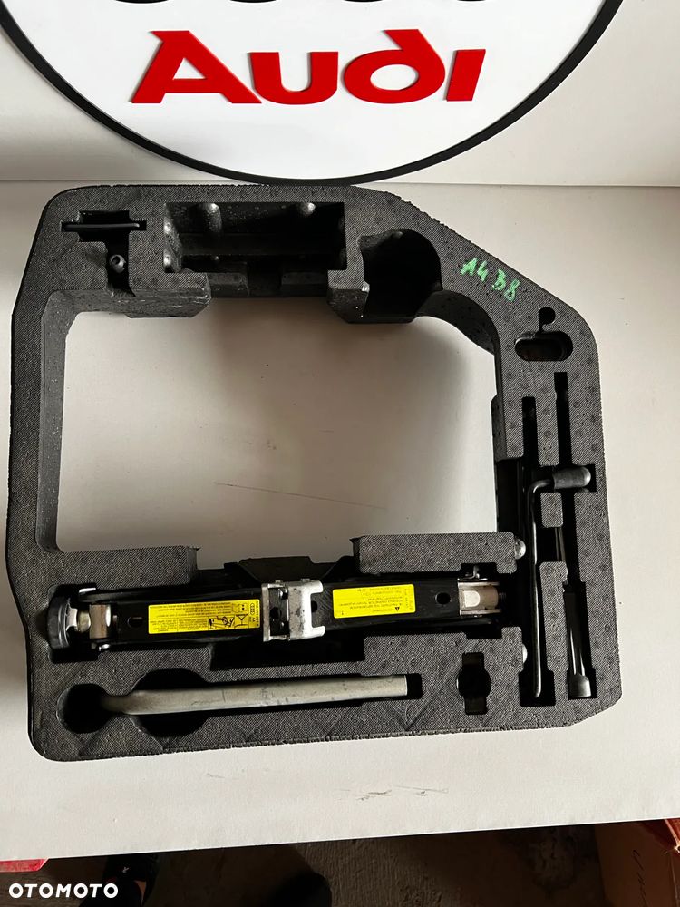 WKŁAD KOŁA ZAPASOWEGO LEWAREK AUDI A5 8T 8T0012109A - 2