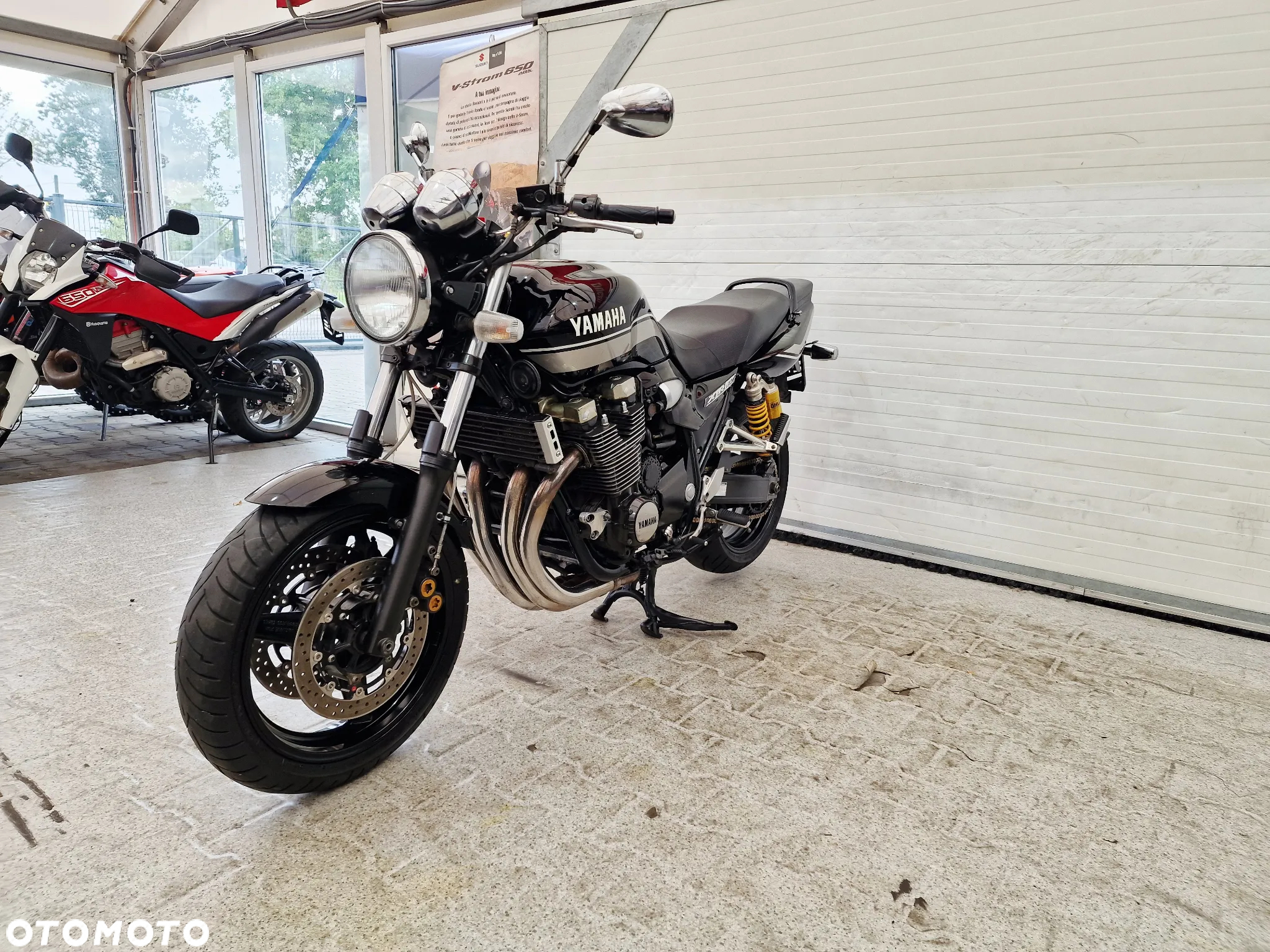 Yamaha XJR - 17