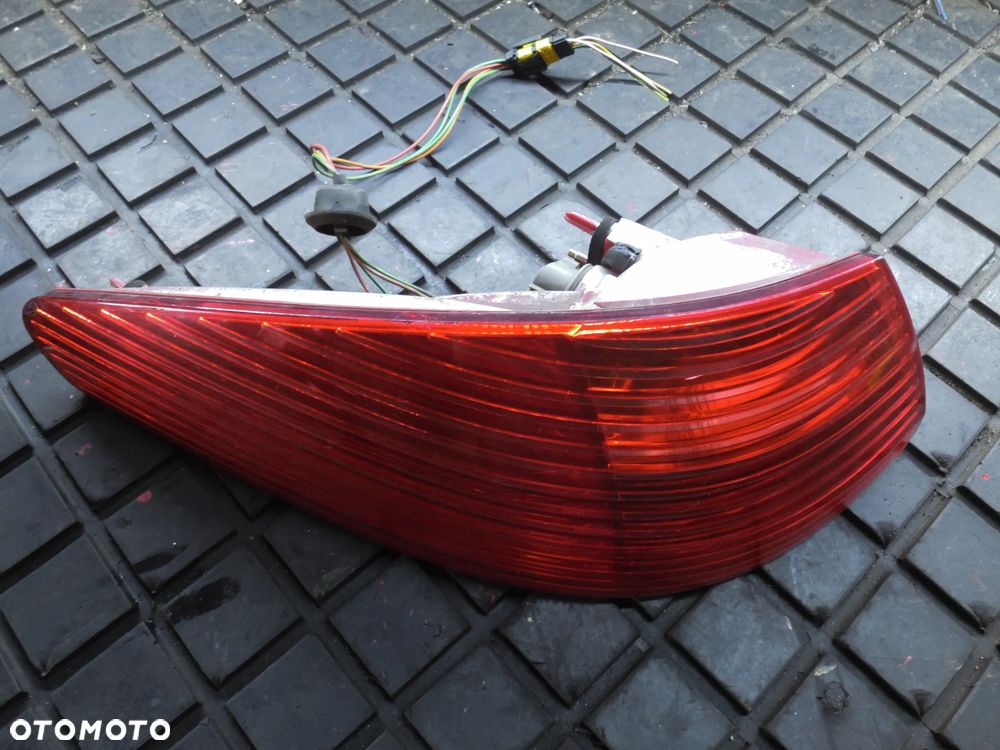 PEUGEOT 607 LAMPA TYŁ TYLNA WERSJA EUROPEJSKA LEWA POSIADAM 2 SZT - 1