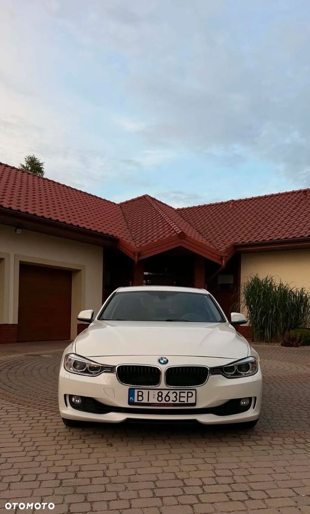 BMW Seria 3 320i - 10