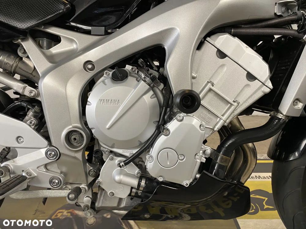 Yamaha FZ6 - 11